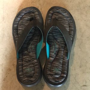 Atletic work memory foam flip flops